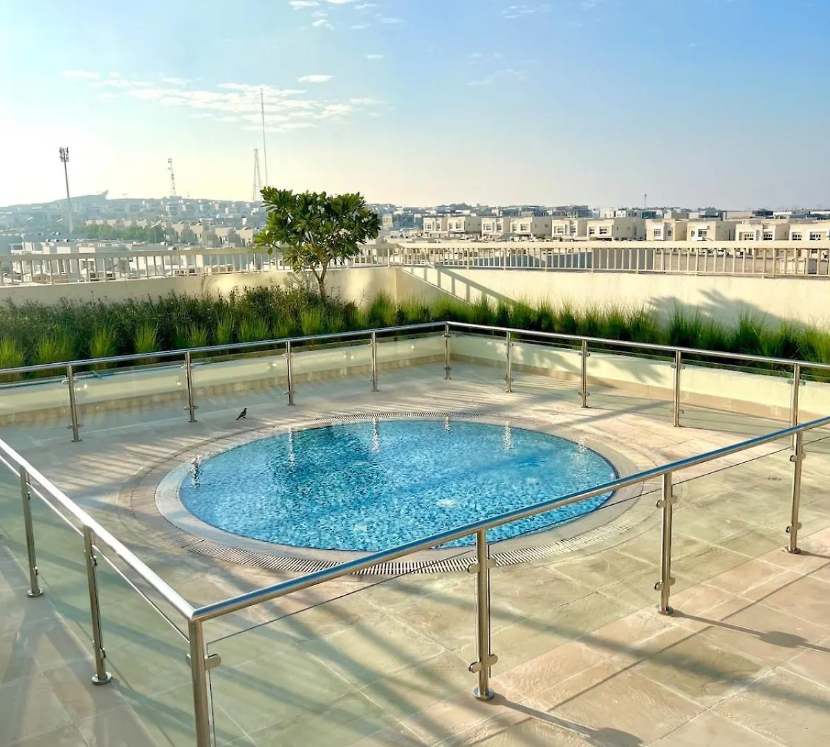Lägenhet Vibrant Studio - 15M To Marina Dubai