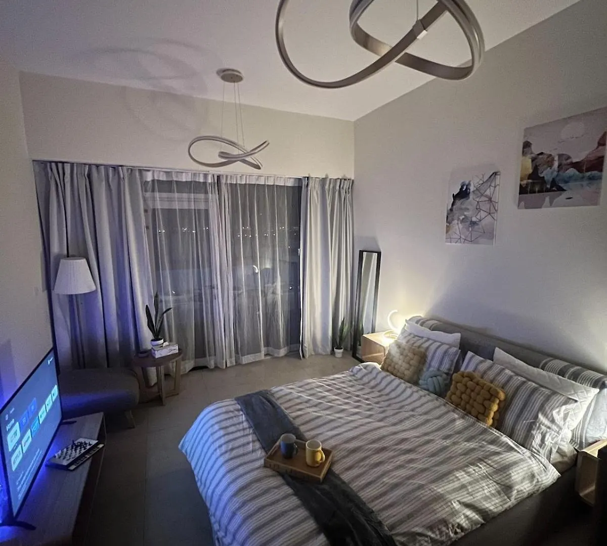 Lägenhet Vibrant Studio - 15M To Marina Dubai